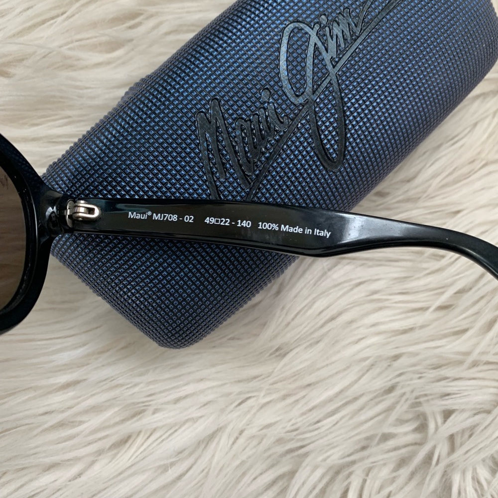 Maui Jim Black Polarized Sunglasses With Reflective Blue Lenses - Picture 8 of 16